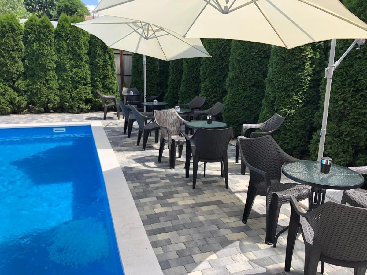 Hotel Brill Orosháza מראה חיצוני תמונה