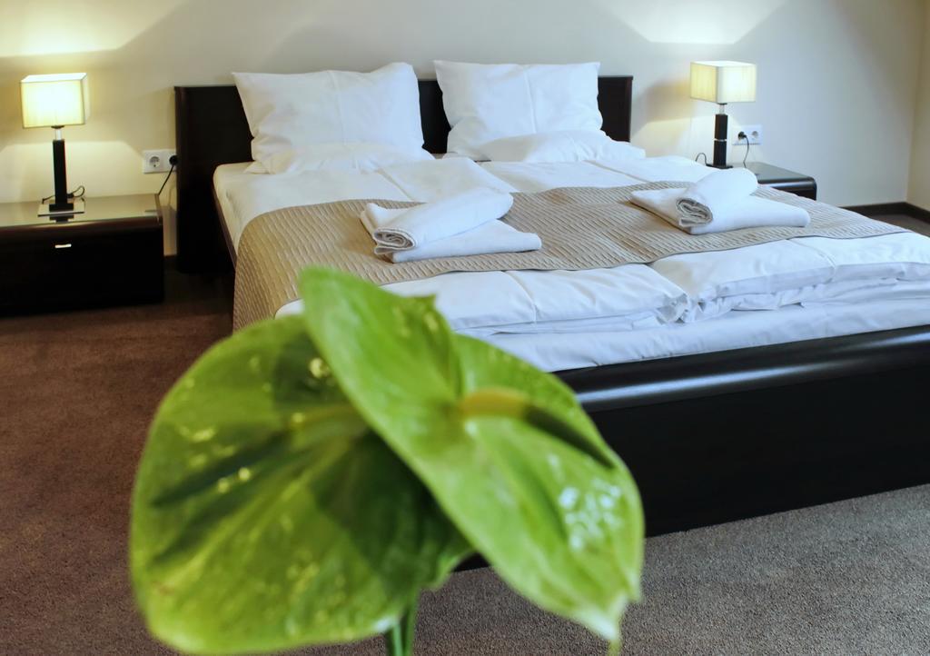 Hotel Brill Orosháza מראה חיצוני תמונה